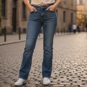 Chicos Platinum Womens Bootcut Jeans Size 1 Reg Medium Wash Stretch Denim